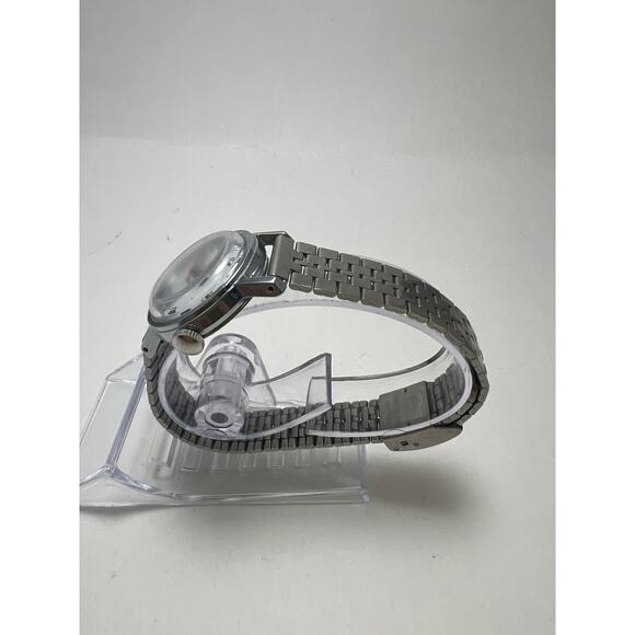 1975 Timex Petite Ladies Watch - Picture 3 of 6